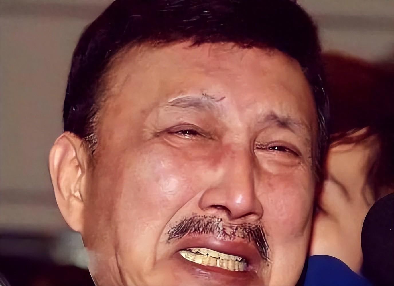 曾是歌坛一代天王，却沦为臭名昭著的台独分子，今家破人亡下场惨
