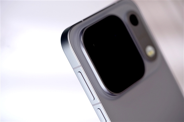 首发就翻车！iPhone 18 Pro系列Face ID出故障：解锁卡死重启